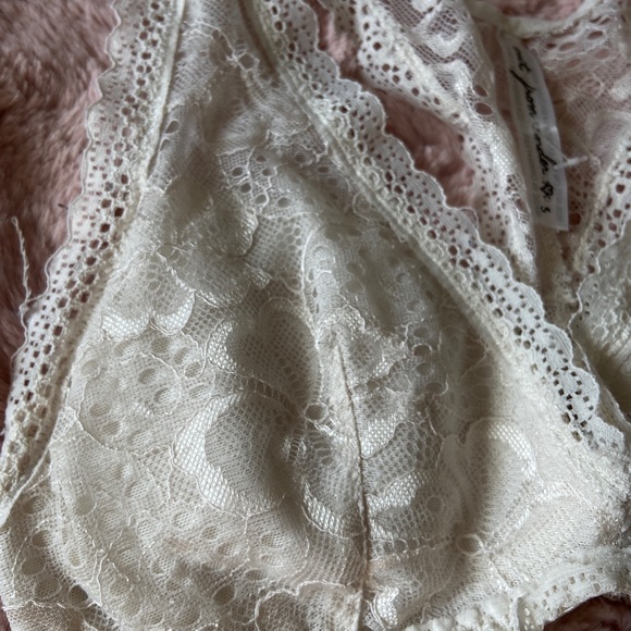 A white lace bralette - Picture 2 of 2